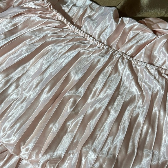 Florcoo Off the Shoulder Cake Pink Pleated Dress - Picture 5 of 6